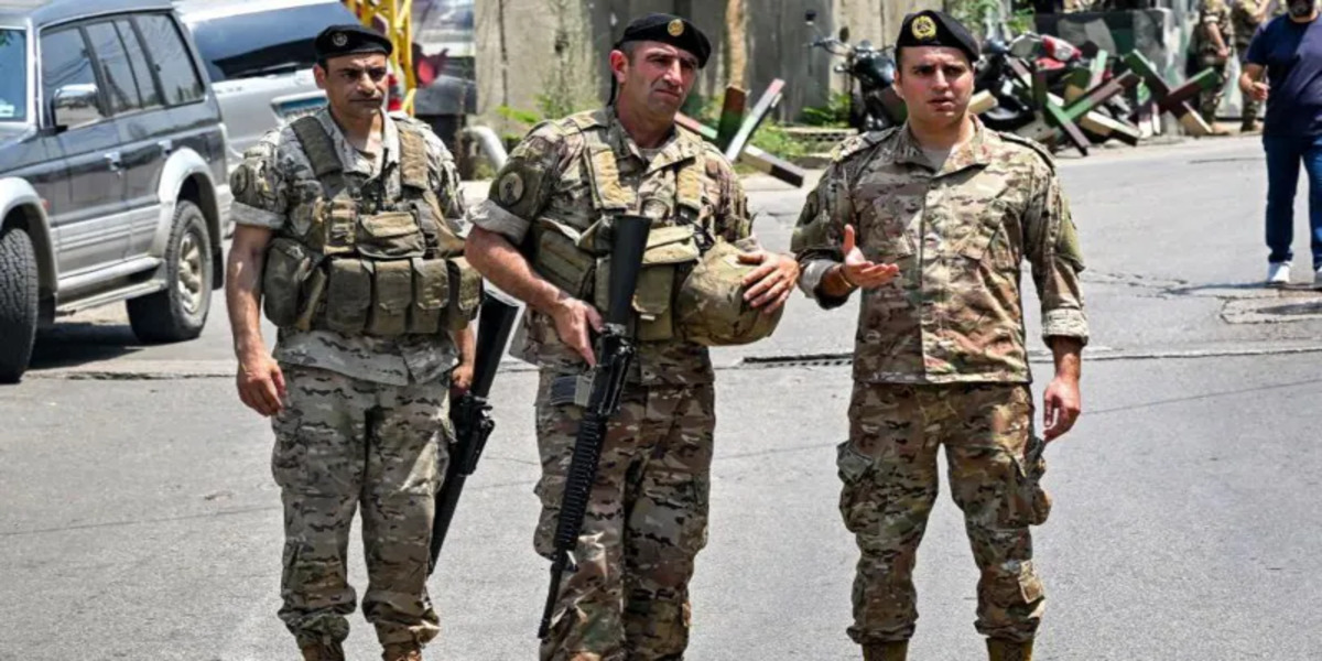 Lebanese soldiers shoot gunman firing at US embassy
