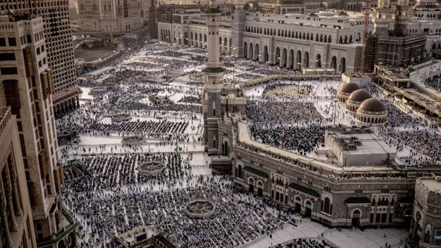 Million-plus begin hajj pilgrimage under shadow of Gaza war
