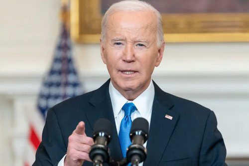 Biden tries to repair debate damage with fiery speech
